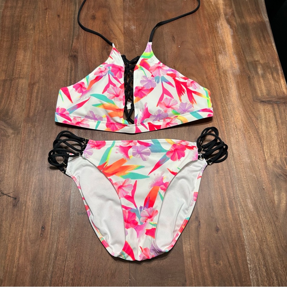 Victoria’s Secret bikini